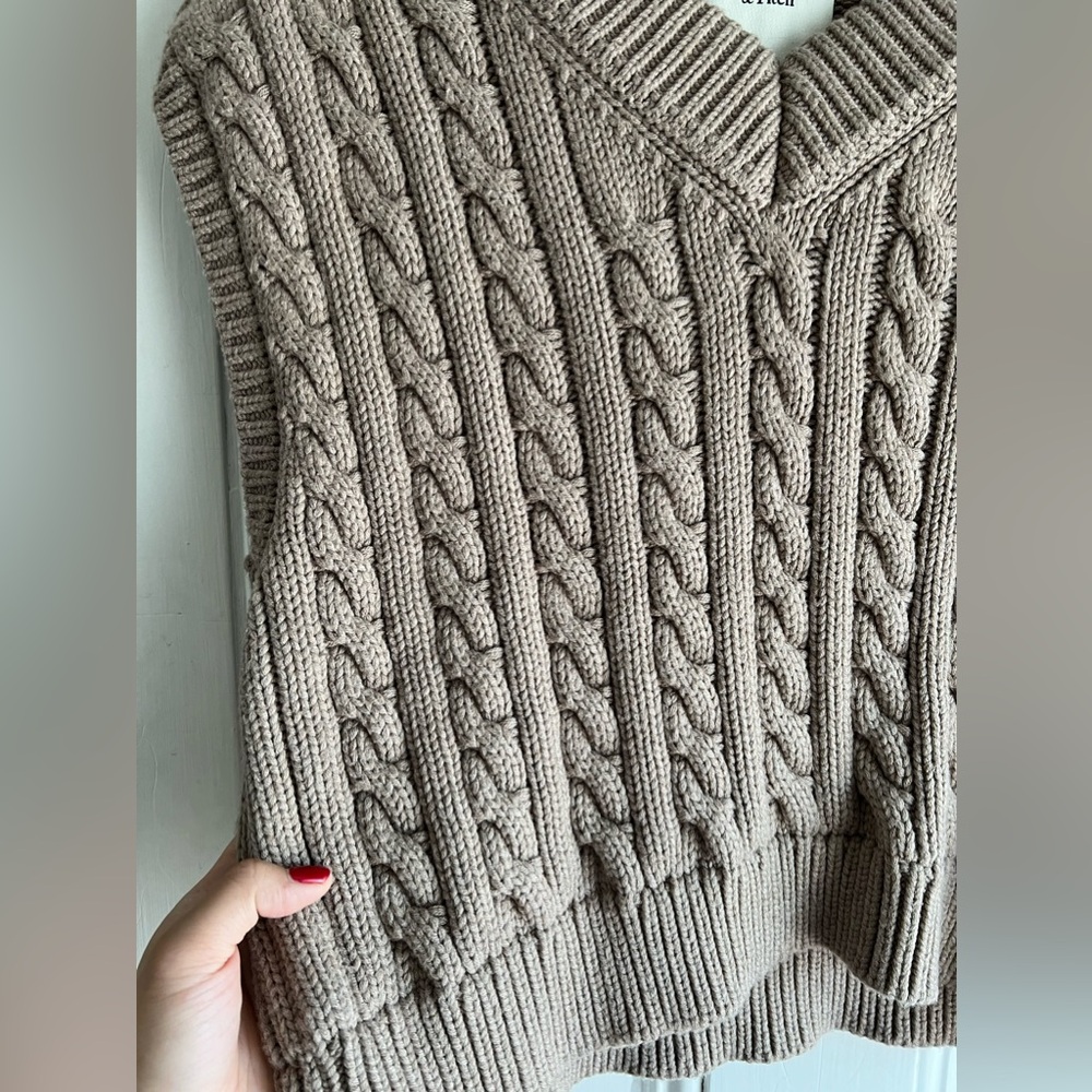 Abercrombie Sweater Vest View 4